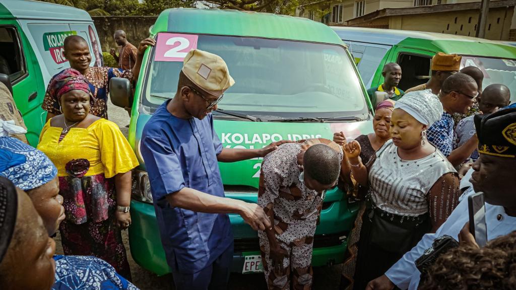 Kola Daisi intensifies campaign for Oyo South Senatorial Seat, mobilizes supporters and women groups with buses
