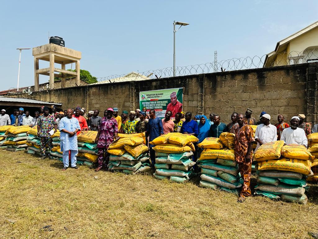 SENATOR BUHARI EMPOWERS ANOTHER SET OF 100 FARMERS WITH 300 BAGS OF FERTILIZERS IN OYO NORTH